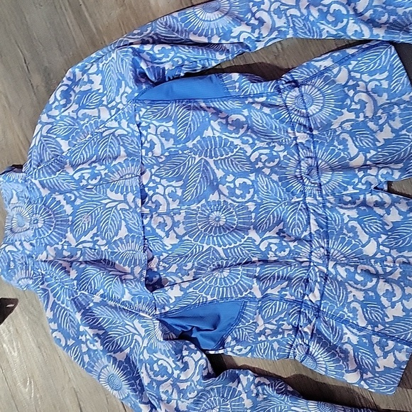 Coat - Picture 6 of 6